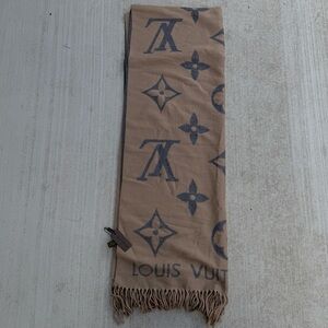Louis Vuitton Reversible Tan Grey Scarf Cashmere and Silk